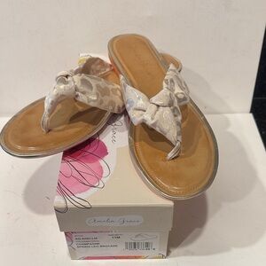 AMELIA GRACE Women's Cream Sandals